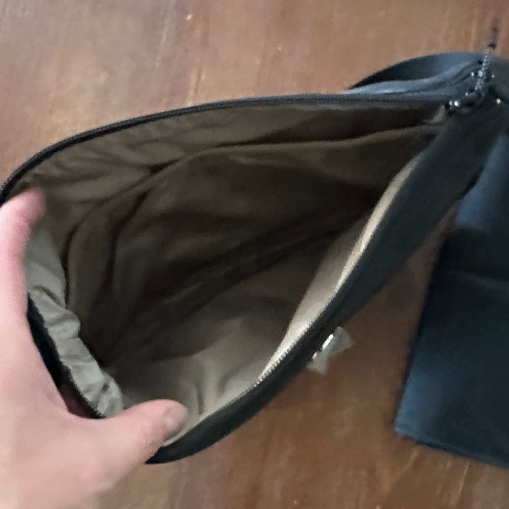 LULULEMON Stylish Black Shoulder Bag - Picture 3 of 5
